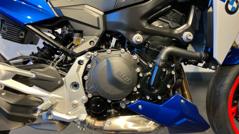 BMW F900 R